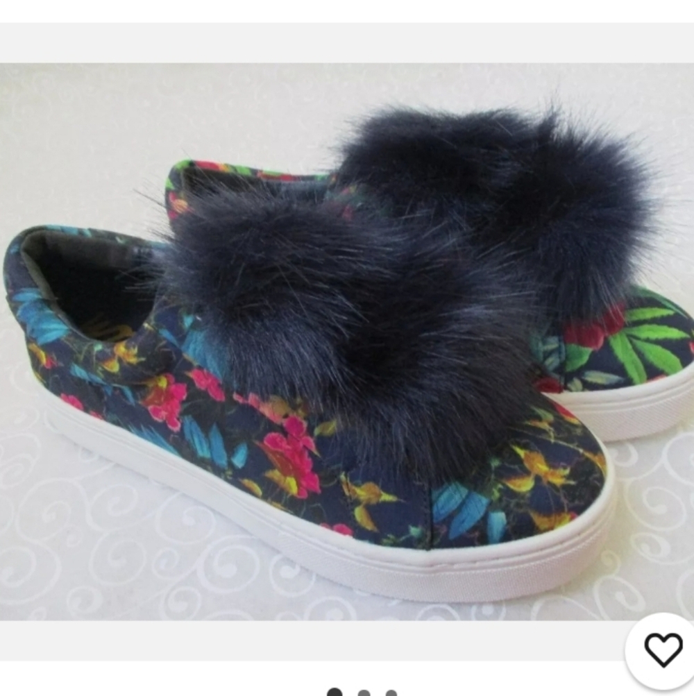 Sam Edelman Leather Feminine  Casual Floral Fuzzy Furry Pom Pom Sneaker